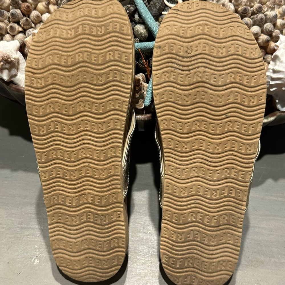 Reef Metallic Gold Sandals with ❤️ Heel Cushion and Arch Support - Picture 3 of 8
